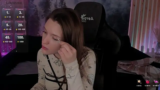 Snapshot of JennyDens chatting on 01.20.25 JennyDens online show from 01.20.25