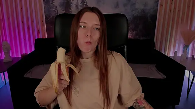 Snapshot of JennyDens chatting on 03.07.25 JennyDens online show from 03.07.25