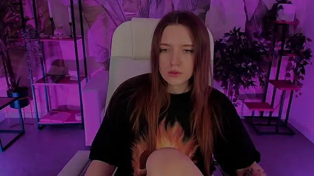 Snapshot of JennyDens chatting on 03.11.25 JennyDens online show from 03.11.25