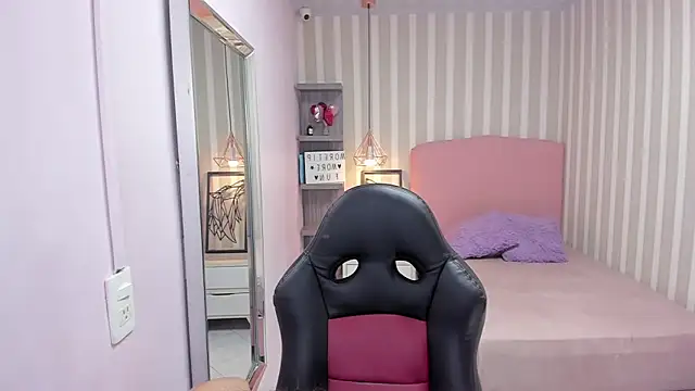 LORELAIGIVEN online show from 02.07.26