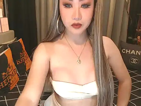 Snapshot of JustForCassie chatting on 05.24.26 JustForCassie online show from 05.24.26