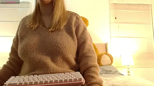 Snapshot of thamarajane chatting on 01.04.25 thamarajane online show from 01.04.25