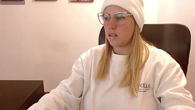 Snapshot of thamarajane chatting on 02.13.25 thamarajane online show from 02.13.25