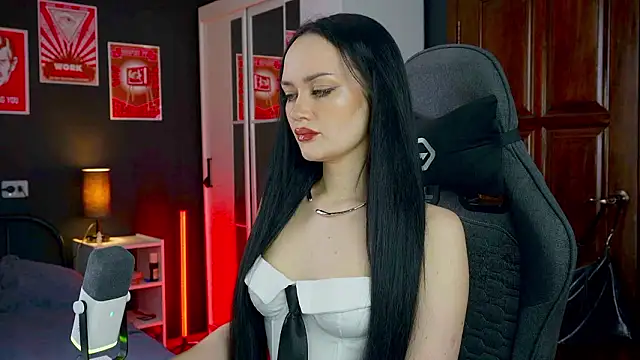 QueenAliss online show from 03.05.26