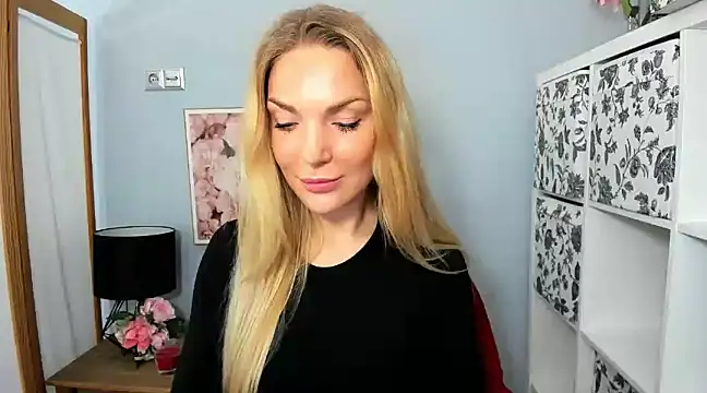 AulloraHoney online show from 12.21.24