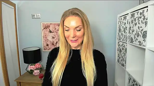 AulloraHoney online show from 01.03.25