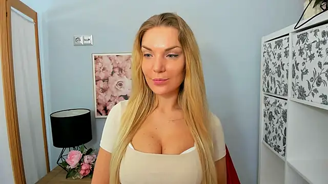 AulloraHoney online show from 02.15.25