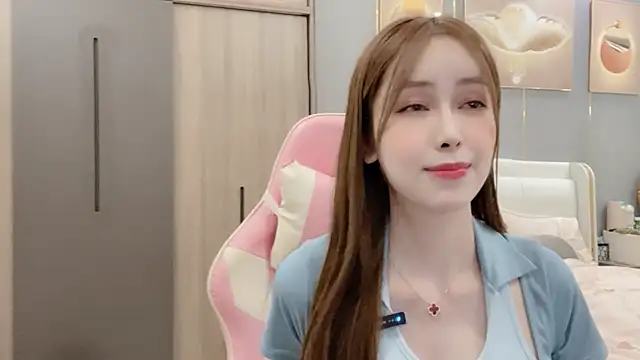 Snapshot of ANNA102 chatting on 01.20.25 ANNA102 online show from 01.20.25