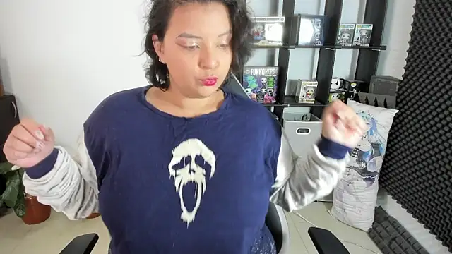 Snapshot of aika-dreams chatting on 12.28.24 aika-dreams online show from 12.28.24