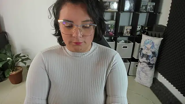 Snapshot of aika-dreams chatting on 01.04.25 aika-dreams online show from 01.04.25