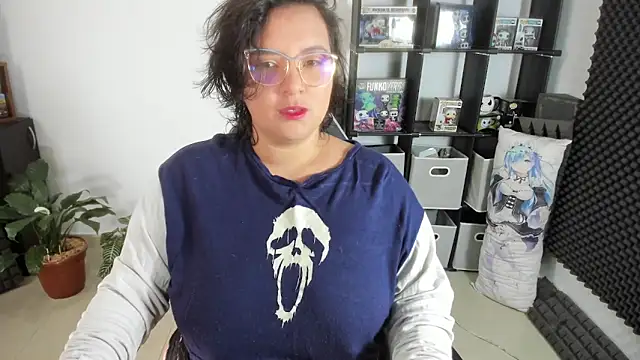 Snapshot of aika-dreams chatting on 01.05.25 aika-dreams online show from 01.05.25