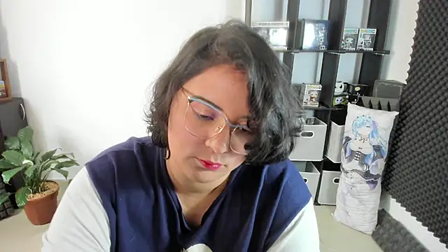 Snapshot of aika-dreams chatting on 01.05.25 aika-dreams online show from 01.05.25