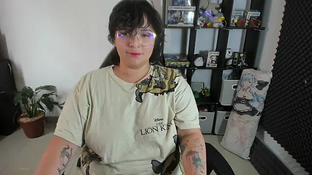 Snapshot of aika-dreams chatting on 02.08.25 aika-dreams online show from 02.08.25