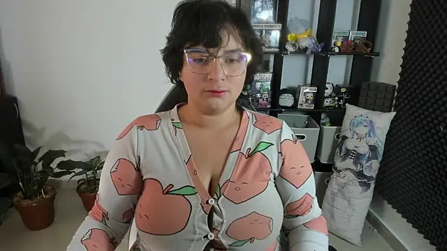 Snapshot of aika-dreams chatting on 02.19.25 aika-dreams online show from 02.19.25