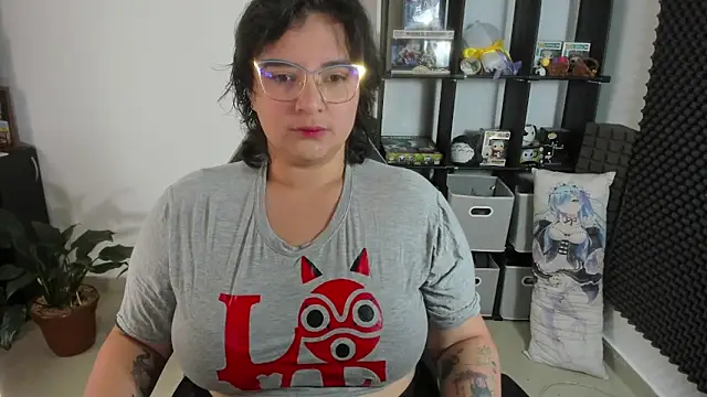 Snapshot of aika-dreams chatting on 02.20.25 aika-dreams online show from 02.20.25