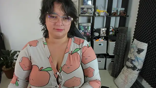 Snapshot of aika-dreams chatting on 03.01.25 aika-dreams online show from 03.01.25