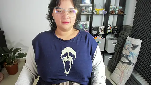 Snapshot of aika-dreams chatting on 03.06.25 aika-dreams online show from 03.06.25