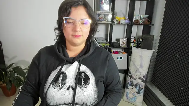 Snapshot of aika-dreams chatting on 03.19.25 aika-dreams online show from 03.19.25