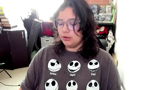 Snapshot of aika-dreams chatting on 10.12.25 aika-dreams online show from 10.12.25