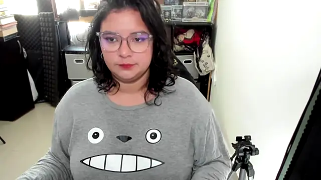 Snapshot of aika-dreams chatting on 10.22.25 aika-dreams online show from 10.22.25