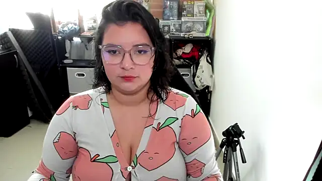 Snapshot of aika-dreams chatting on 10.27.25 aika-dreams online show from 10.27.25