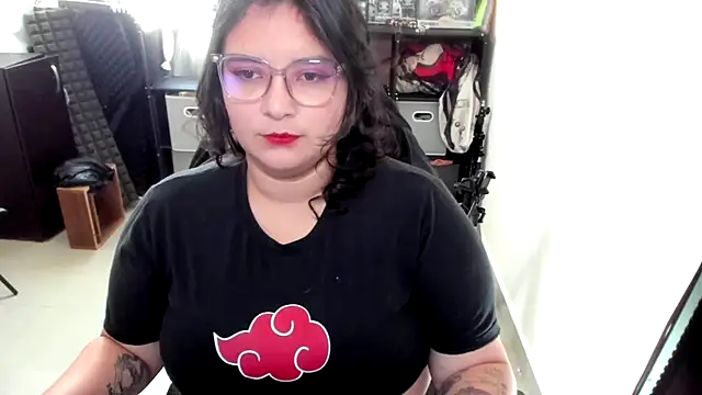 Snapshot of aika-dreams chatting on 10.30.25 aika-dreams online show from 10.30.25