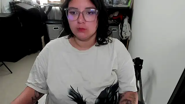 Snapshot of aika-dreams chatting on 11.06.25 aika-dreams online show from 11.06.25