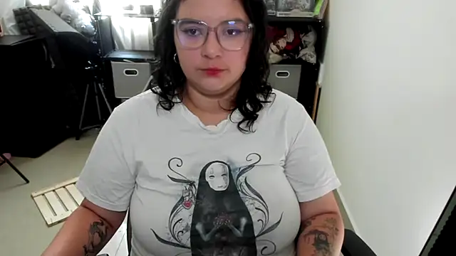 Snapshot of aika-dreams chatting on 11.11.25 aika-dreams online show from 11.11.25