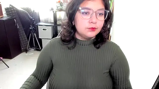 Snapshot of aika-dreams chatting on 11.14.25 aika-dreams online show from 11.14.25