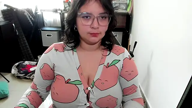 Snapshot of aika-dreams chatting on 11.18.25 aika-dreams online show from 11.18.25