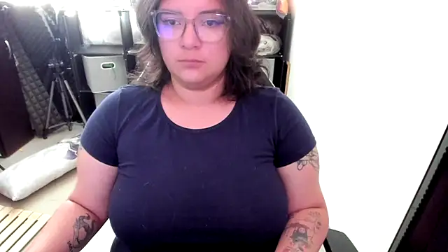 Snapshot of aika-dreams chatting on 12.04.25 aika-dreams online show from 12.04.25