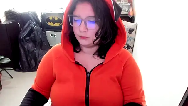 Snapshot of aika-dreams chatting on 12.19.25 aika-dreams online show from 12.19.25