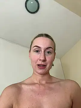 Snapshot of CutieEmy chatting on 12.31.24 CutieEmy online show from 12.31.24