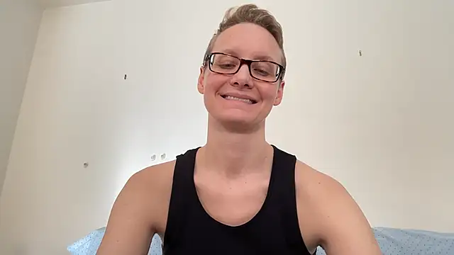 LeahWilde online show from 02.14.25