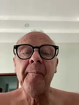 Snapshot of 58klaus chatting on 02.17.25 58klaus online show from 02.17.25