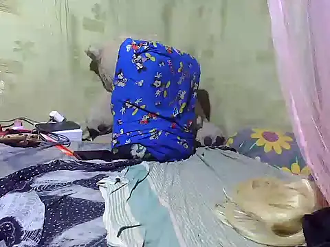 Snapshot of Alora-shine chatting on 02.02.25 Alora-shine online show from 02.02.25