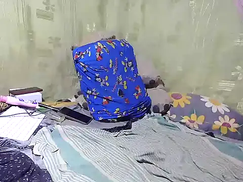 Snapshot of Alora-shine chatting on 02.02.25 Alora-shine online show from 02.02.25