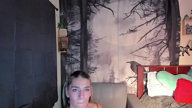 annyluna1 online show from 12.20.25