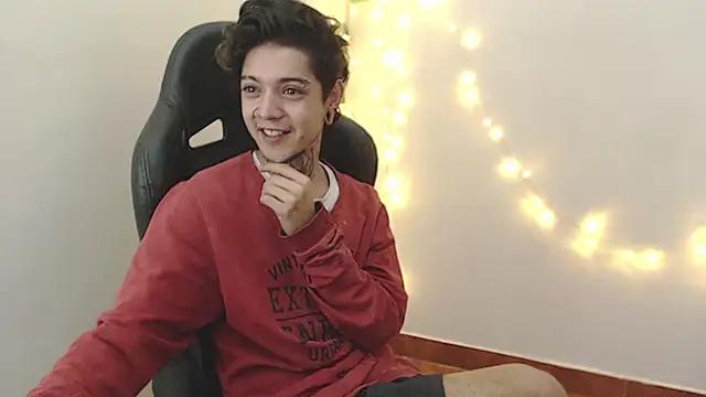 Snapshot of saad_man chatting on 02.14.25 saad man online show from 02.14.25