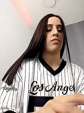 Amira Milker online show from 02.20.25