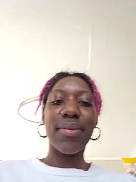 Snapshot of oliviaprettypussy chatting on 05.05.26 oliviaprettypussy online show from 05.05.26
