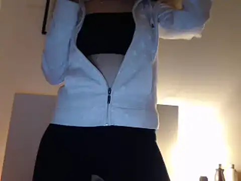 Snapshot of ocean_eyess_ chatting on 11.30.25 ocean eyess online show from 11.30.25