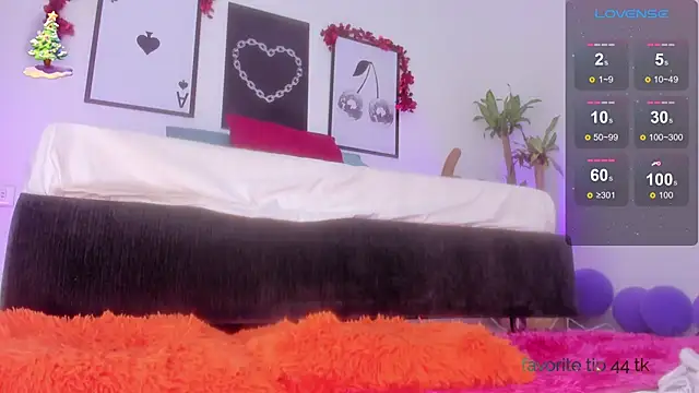 Snapshot of cloe_25 chatting on 12.30.24 cloe 25 online show from 12.30.24