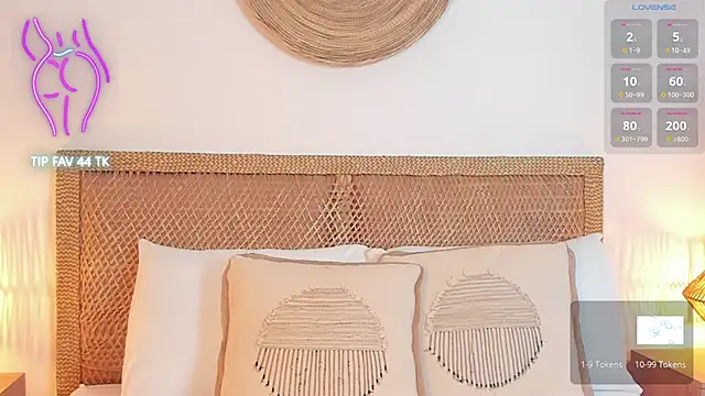 Snapshot of cloe_25 chatting on 10.10.25 cloe 25 online show from 10.10.25