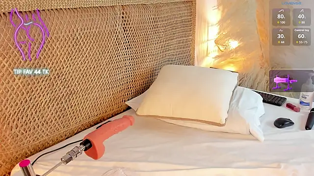 Snapshot of cloe_25 chatting on 10.25.25 cloe 25 online show from 10.25.25