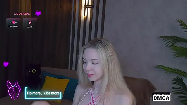 Holl1Would online show from 03.19.25