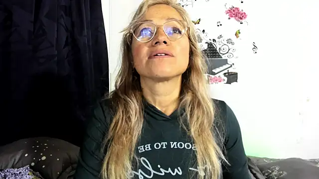 Snapshot of anthonela_mature_ chatting on 12.05.24 anthonela mature online show from 12.05.24