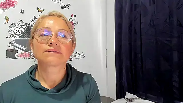 Snapshot of anthonela_mature_ chatting on 12.10.24 anthonela mature online show from 12.10.24