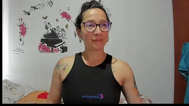 Snapshot of anthonela_mature_ chatting on 09.11.25 anthonela mature online show from 09.11.25