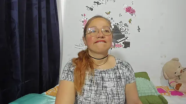 Snapshot of anthonela_mature_ chatting on 10.22.25 anthonela mature online show from 10.22.25